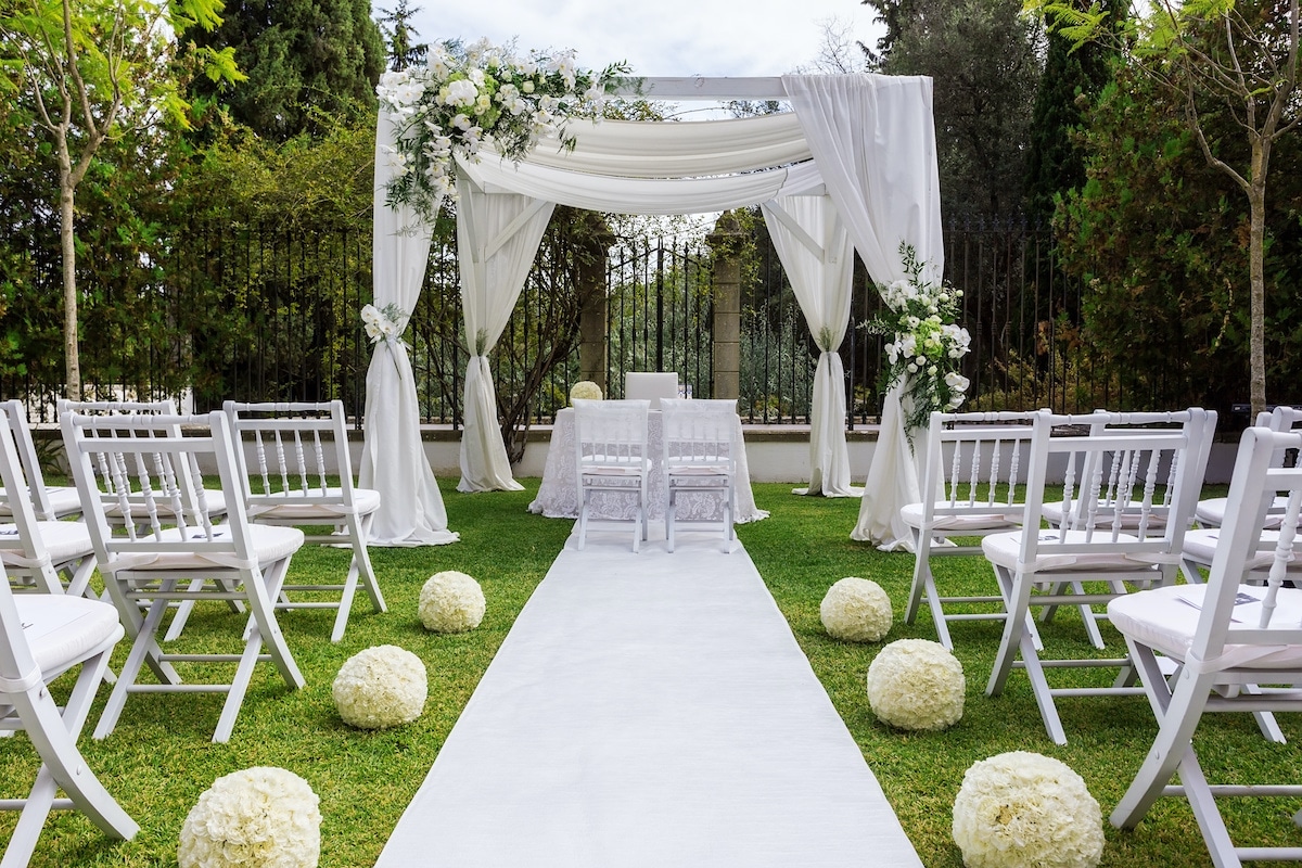 Are there any important tips when you choose a wedding venue?